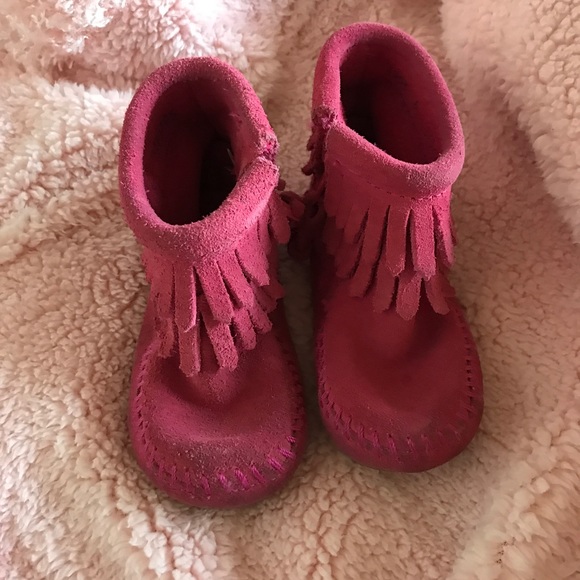 Toddler fringe Minnetonka booties - Picture 2 of 6